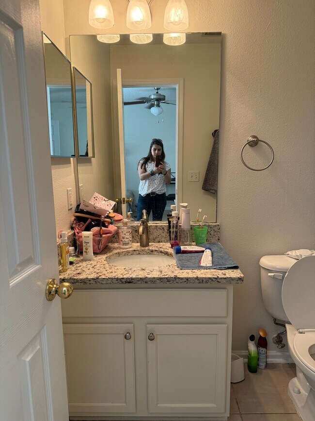 Building Photo - 865 Southern Creek Dr