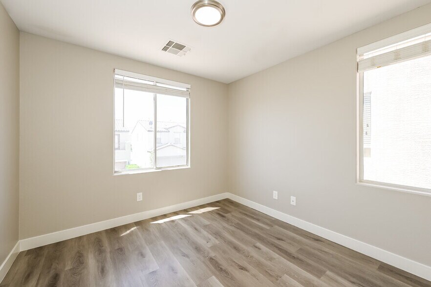 Building Photo - 5864 Cape Hatteras Ct