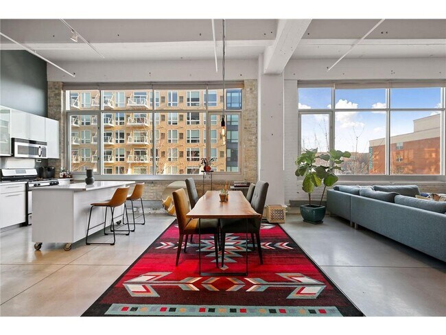 Building Photo - 700 N Washington Ave