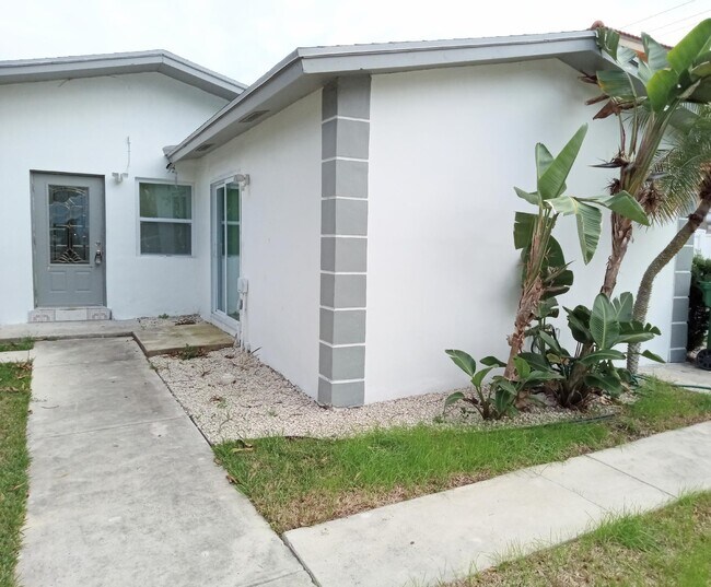 Primary Photo - 305 NW 4th Ave