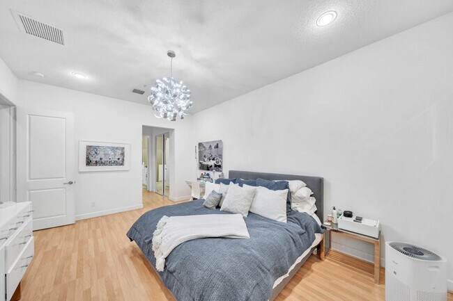 Building Photo - 23008 Clear Echo Dr