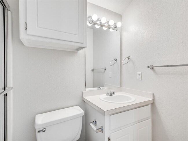 Building Photo - 949 N Windermere Dr