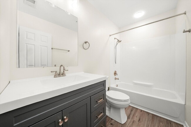 Building Photo - Stylish 4-Bedroom Home with Room to Work, ...