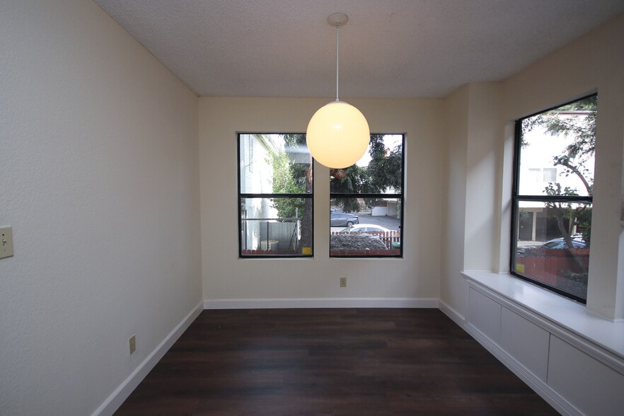 Building Photo - 416 N Bushnell Ave