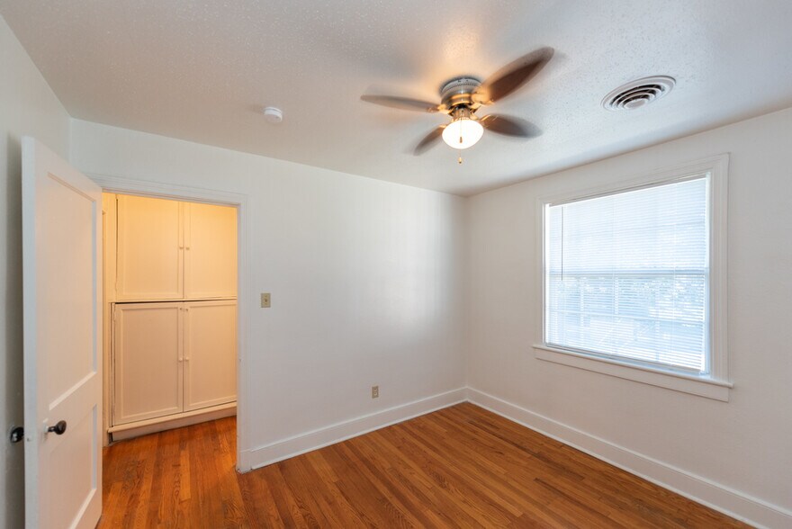 Building Photo - 3704 Chapel Dr