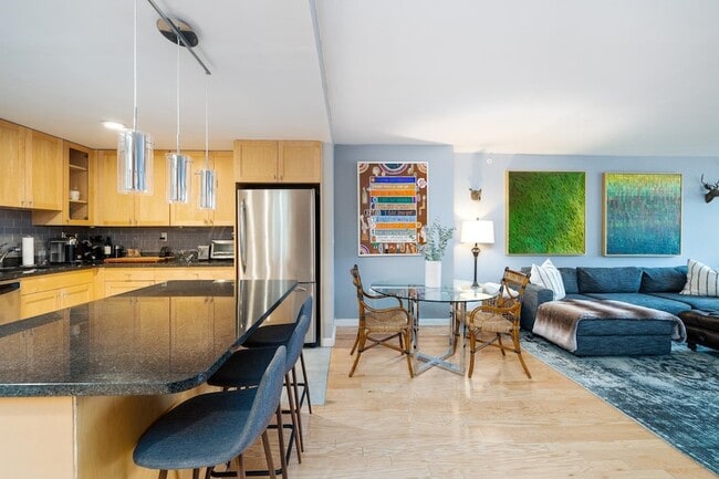 Building Photo - 700 Grove St