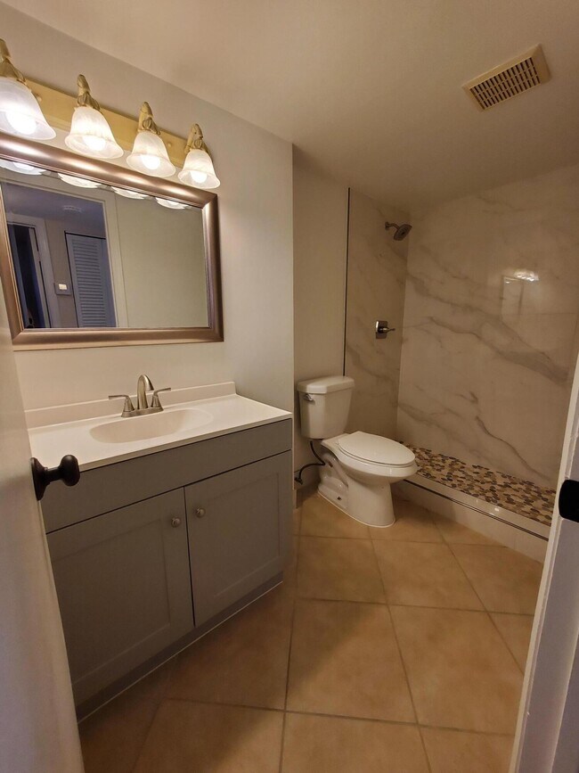 Building Photo - 313 SW 1st St