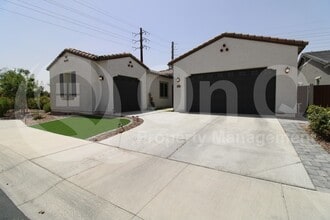 Building Photo - 259 E Sagittarius Pl