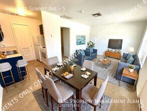 Building Photo - AVAILABLE NOW! 1 Bedroom / 1 Bath Unit Nea...