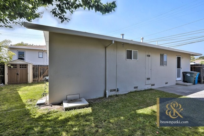 Building Photo - 751 Laurel Ave