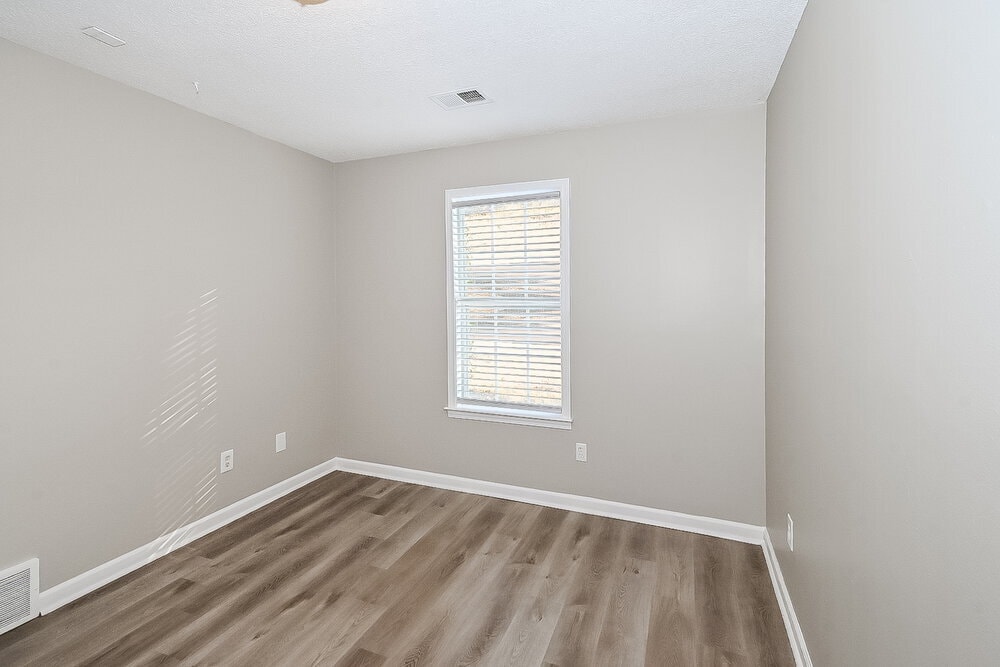 Building Photo - 3163 Big Ben S