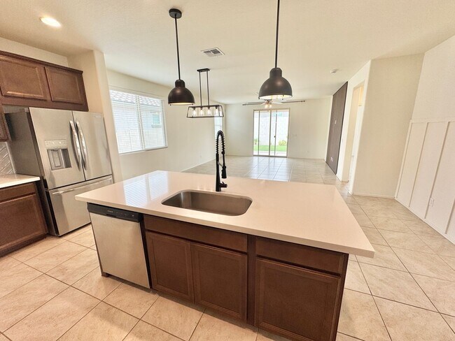 Building Photo - Beautiful 3 Bedroom 2 Bath Single Level Newer Built Home In Litchfield Park! Has Solar!