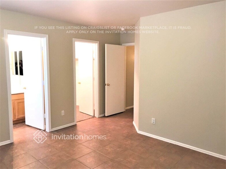 Building Photo - 8632 E Capri Ave