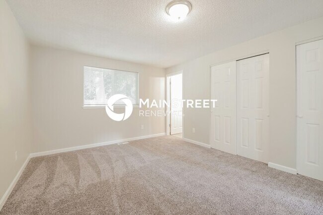 Building Photo - 4 Bedroom Pet-Friendly Home in PUYALLUP, WA with Main Street Renewal