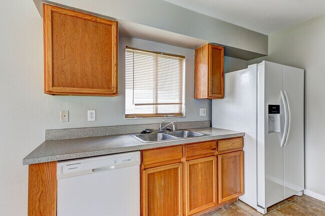 Building Photo - Prime Northwood Home on a Conservation Lot...
