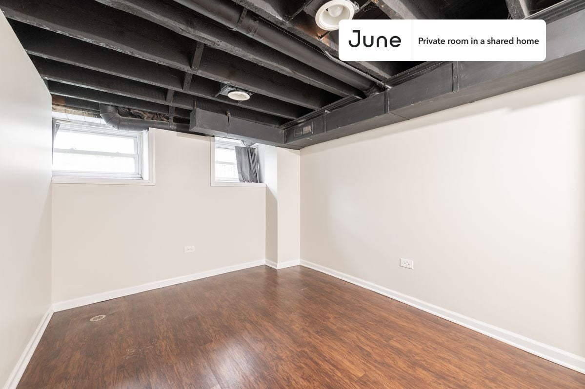 Building Photo - Room in Shared 3 bed/2 bath home