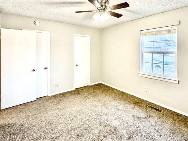 Building Photo - 1756 S Pine Ave