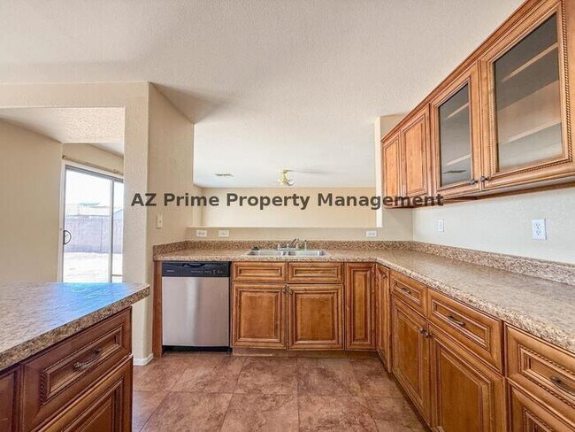 Building Photo - 583 W Racine Loop