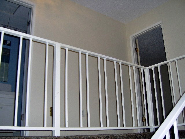 Building Photo - Cozy Townhouse! Water Sewer and Garbage Included!