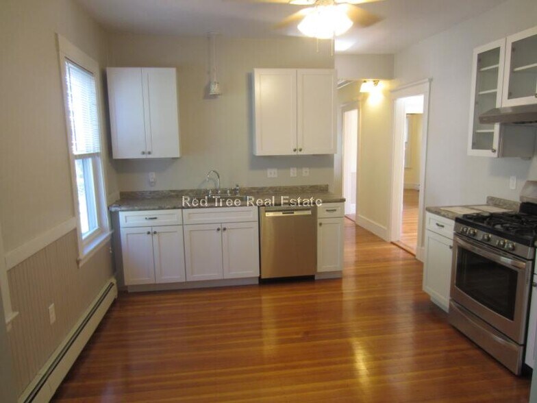 Building Photo - 43 Woodlawn St