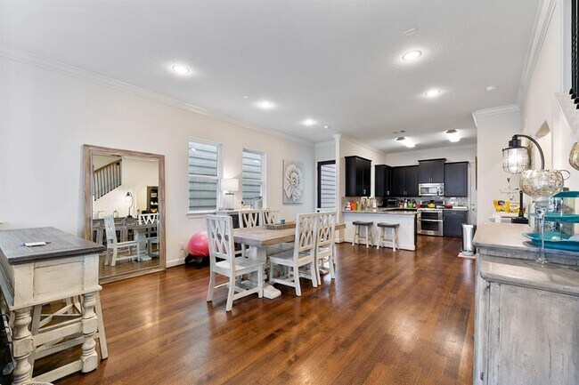 Building Photo - 5633 Petty St