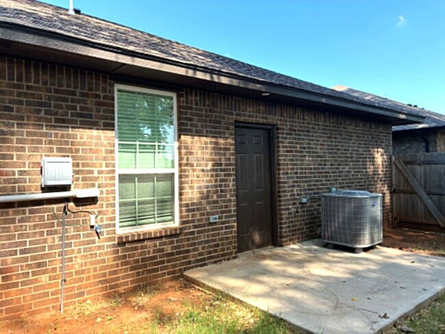 Building Photo - 7508 Redbud Villas Ct