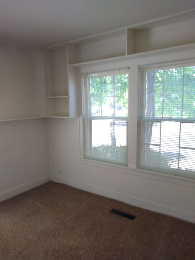 Building Photo - 712e16