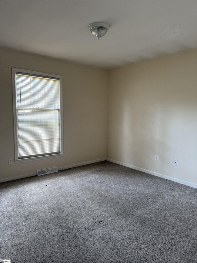 Building Photo - 10 Ellesmere Dr