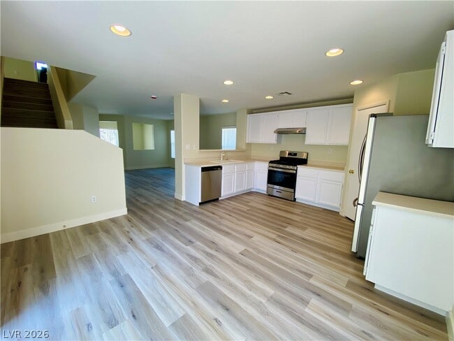 Building Photo - 6158 Dutch Windmill Ave