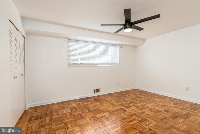 Building Photo - 10423 Montrose Ave