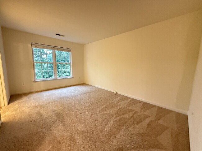 Building Photo - Exquisite Townhome in The Grove at Huntley Meadows