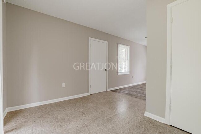 Building Photo - 968 Crestline Dr
