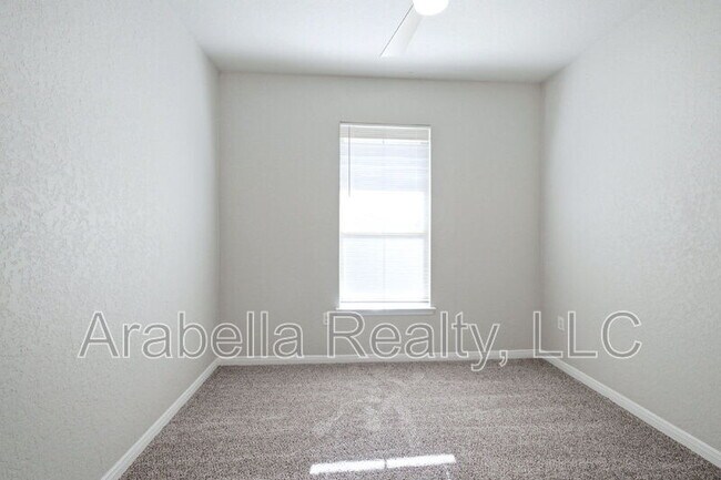 Building Photo - 5950 Larkspur Valley