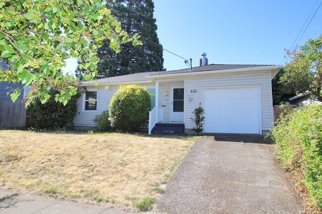 Primary Photo - 820 NE Sumner St