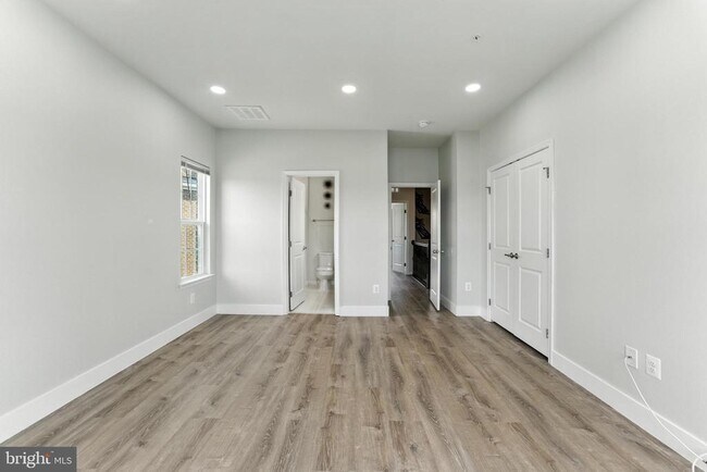 Building Photo - 1111 Trenton Pl SE