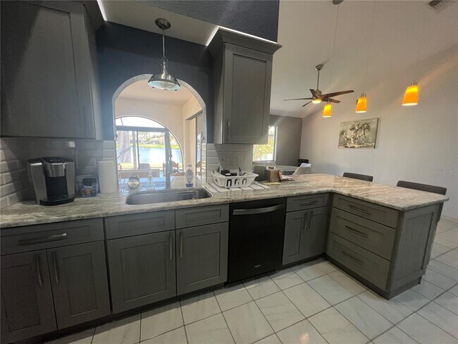 Building Photo - 470 Strasburg Dr