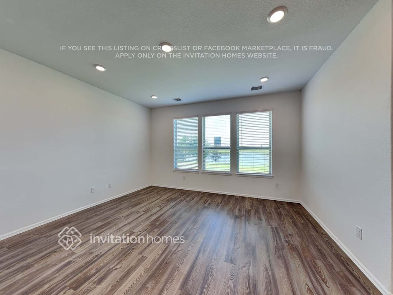 Building Photo - 513 Pecan Landing Ln