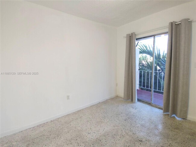 Building Photo - 921 SW 7th St