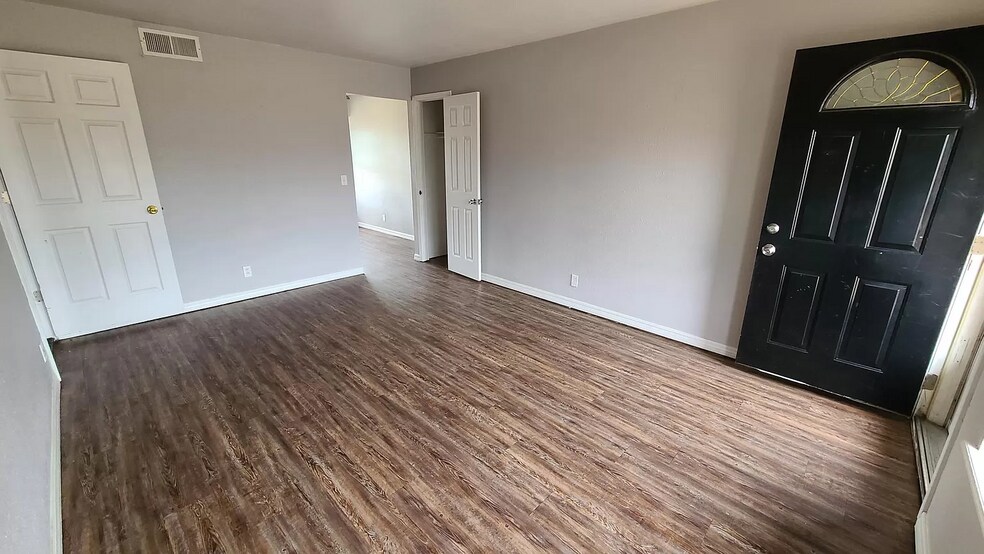Building Photo - 724 NE 81st St