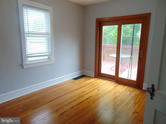 Building Photo - 316 Bowers Ave