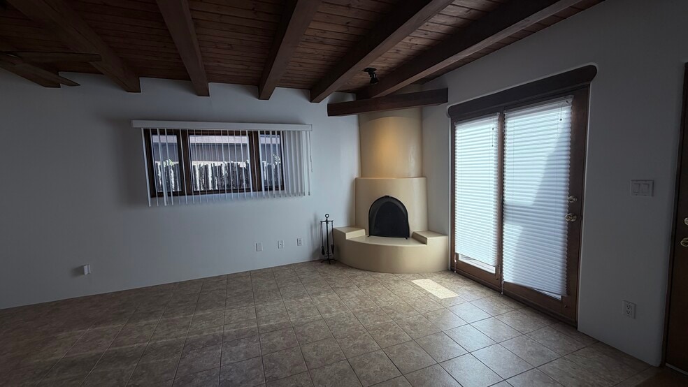 Building Photo - 914 Hickox St