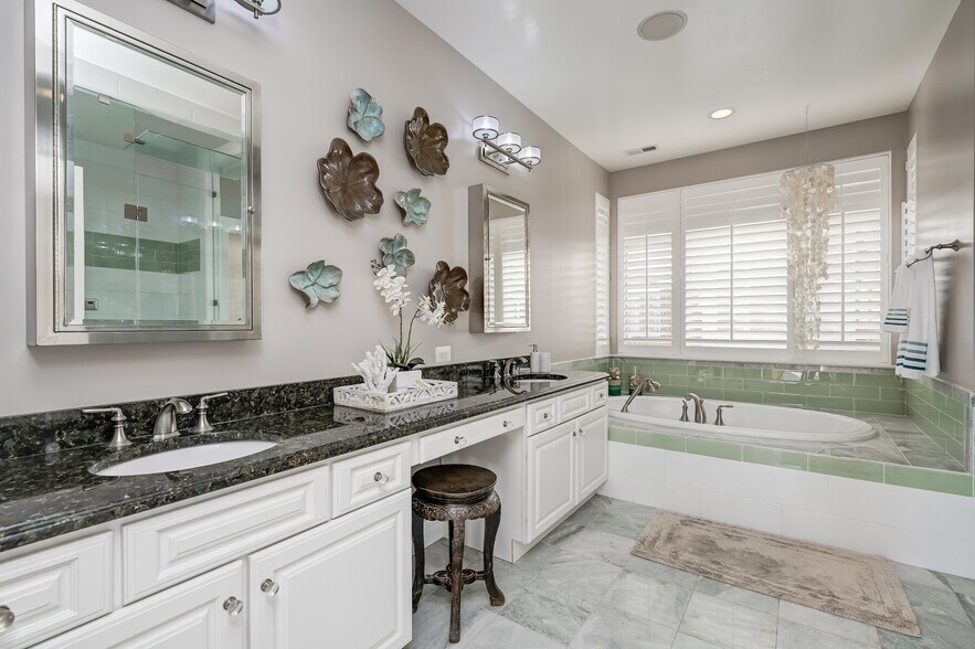 Building Photo - 621 Ponte Villas N