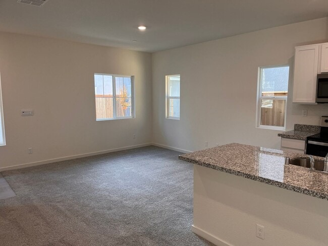 Building Photo - SOLAR SMART HOME IN WEST ROSEVILLE!