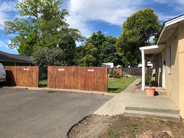 Building Photo - 1061 E Monte Vista Ave