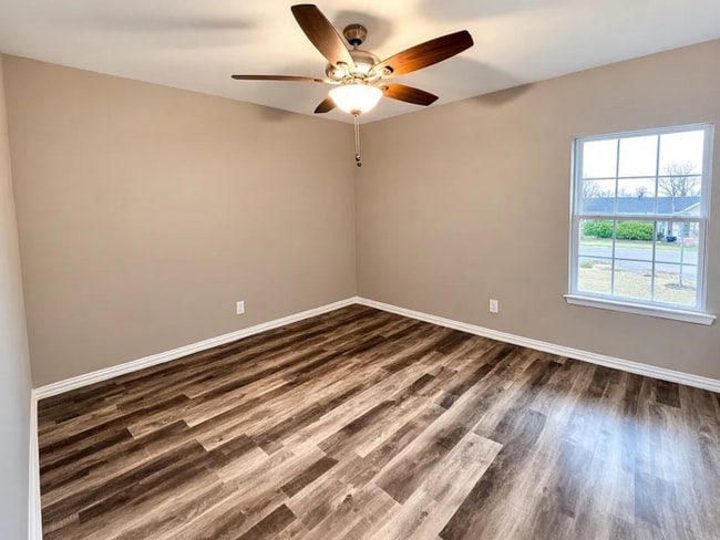 Building Photo - 2109 Bluebonnet Ave