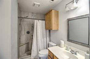 Building Photo - 201 Teakwood Ln