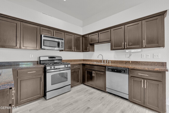 Building Photo - 6541 Dakota Ridge Dr