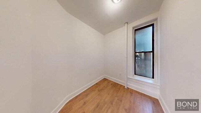 Building Photo - 588 Amsterdam Ave