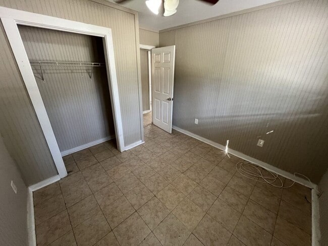 Building Photo - Cozy Brick Home with Covered Parking – Denova St.