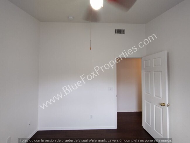Building Photo - 915 N Silverleaf Oak Pl